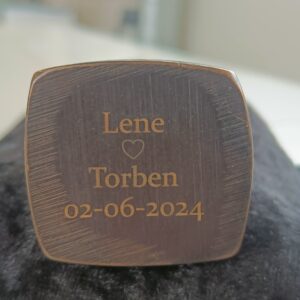 Lasergravering i alubronze